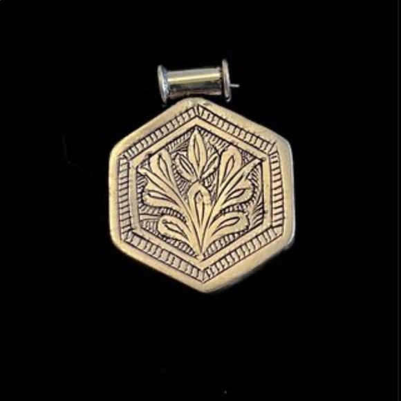 Hollow back silver pendants on choice! - Picture 9 of 10